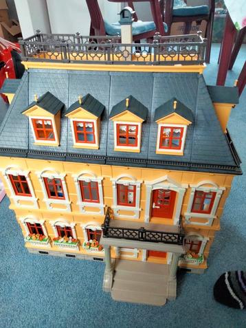 Zeer groot herenhuis van Playmobil. beschikbaar voor biedingen