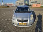 Toyota Yaris 1.3 16V Vvt-i 5DR 2006 Grijs plus 4 winterbande, Voorwielaandrijving, 4 cilinders, Yaris, 985 kg