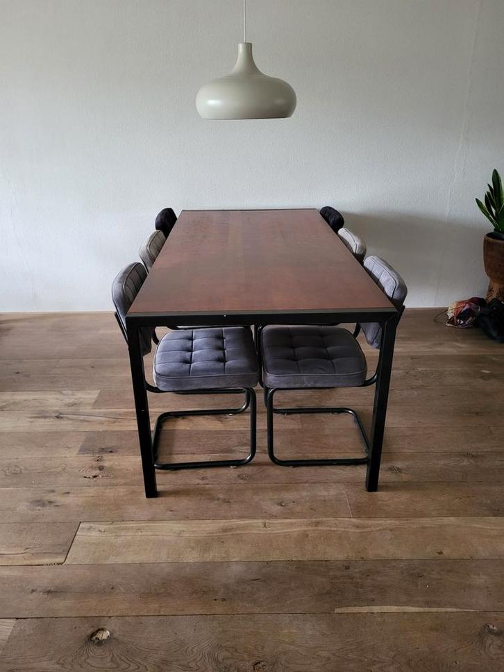 Eettafel met stalen poten - Eijerkamp, Huis en Inrichting, Tafels | Eettafels, Gebruikt, 50 tot 100 cm, 200 cm of meer, Vijf personen of meer