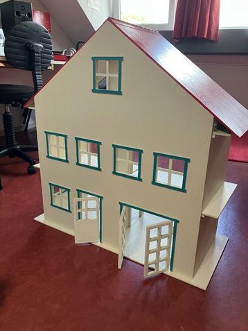 Poppenhuis demontabel beschikbaar voor biedingen