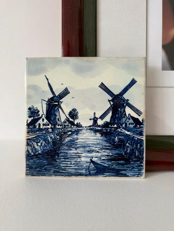 Delfts blauwe tegel met molens beschikbaar voor biedingen
