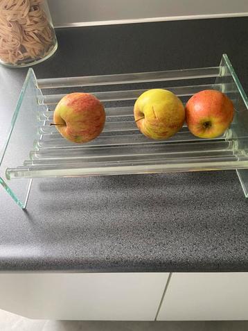 Glazen fruitschaal beschikbaar voor biedingen