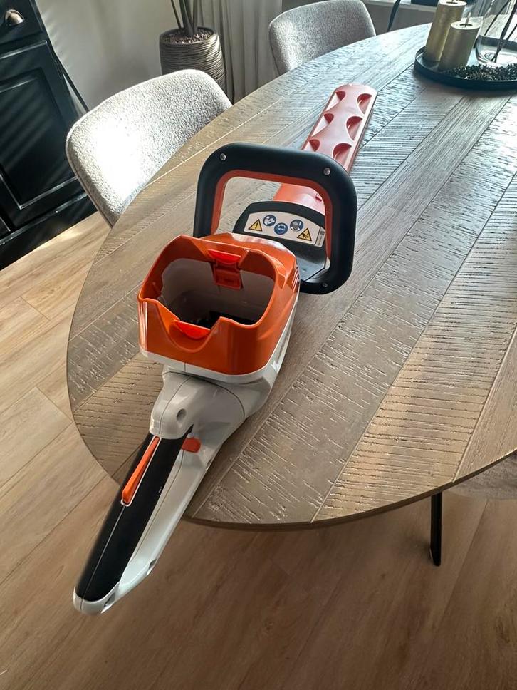 Stihl HSA 100 Accu Heggenschaar 60 cm + Power Box Basic, Tuin en Terras, Heggenscharen, Zo goed als nieuw, Elektrisch, Ophalen