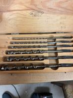 Oude Gereedschapskist met Boren en Tappen, Ophalen