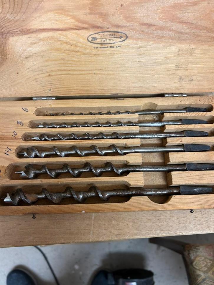 Oude Gereedschapskist met Boren en Tappen, Antiek en Kunst, Antiek | Gereedschap en Instrumenten, Ophalen