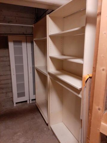gratis boekenkasten beschikbaar voor biedingen