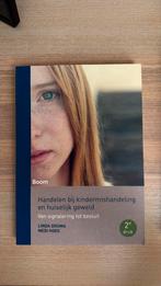 Handelen bij kindermishandeling en huiselijk geweld, Maatschappij en Samenleving, Medi Hoes; Linda Douma`, Ophalen of Verzenden