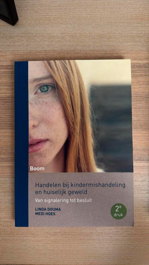 Handelen bij kindermishandeling en huiselijk geweld, Boeken, Politiek en Maatschappij, Zo goed als nieuw, Maatschappij en Samenleving