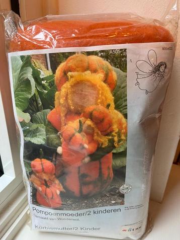 Zelfmaakpakket Pompoenmoeder atelier de Witte Engel beschikbaar voor biedingen