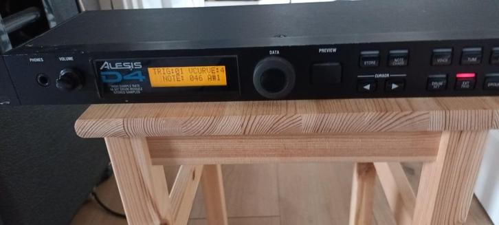 Alesis DM5 drum computer, Muziek en Instrumenten, Drumcomputers, Gebruikt, Overige merken, Ophalen of Verzenden