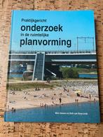 Praktijkgericht onderzoek in de ruimtelijke planvorming, Wim Simons; Dick van Dorp, Sociale wetenschap, Ophalen of Verzenden, Zo goed als nieuw