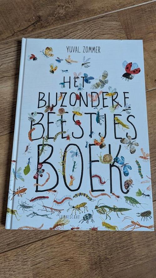 Yuval Zommer - Het bijzondere beestjes boek, Boeken, Kinderboeken | Jeugd | onder 10 jaar, Zo goed als nieuw, Non-fictie, Ophalen of Verzenden