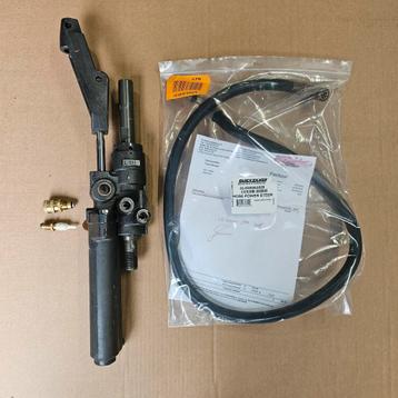 Mercruiser stuur bekrachtiging cylinder QuickSilver beschikbaar voor biedingen