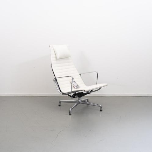 1x Vitra Eames EA 124 Fauteuil Wit Leer - Chroom, Huis en Inrichting, Fauteuils, Zo goed als nieuw, Leer, Metaal, 50 tot 75 cm