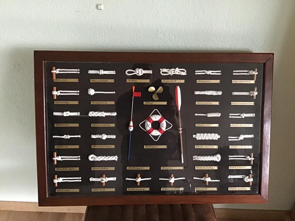 Vitrinekast met Maritimeknopen., Ophalen of Verzenden