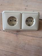Jung dubbel stopcontact CD500, Doe-het-zelf en Verbouw, Elektra en Kabels, Ophalen of Verzenden, Gebruikt, Stopcontact