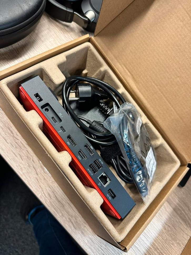 SUPER DEAL - ThinkPad Universal Thunderbolt 4 Dock  (40B0), Computers en Software, Dockingstations, Nieuw, Docking station, Laptop