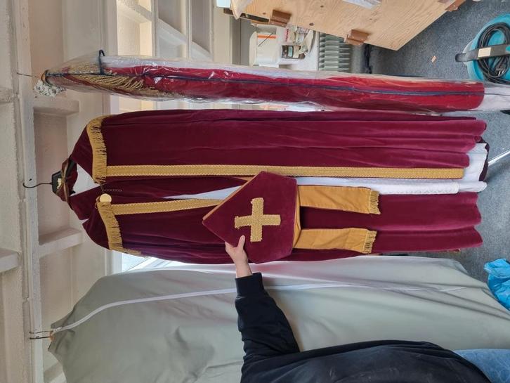 T.e.a.b. Sinterklaas kostuum mantel, gewaad, sjerp en mijter, Diversen, Sinterklaas, Zo goed als nieuw, Ophalen