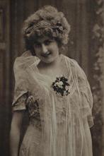 belgie 1913 vrouw voile gewaad boeket rozen, Verzenden, Voor 1920, Gelopen, Overige thema's