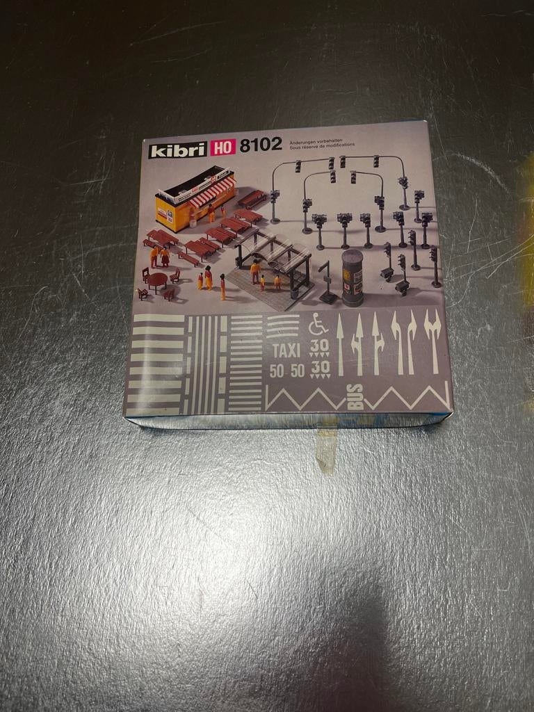 Kibri HO 8102 Verkeersset Busstation & Kiosk, Overige merken, 1:50 of kleiner, Overige typen, Nieuw