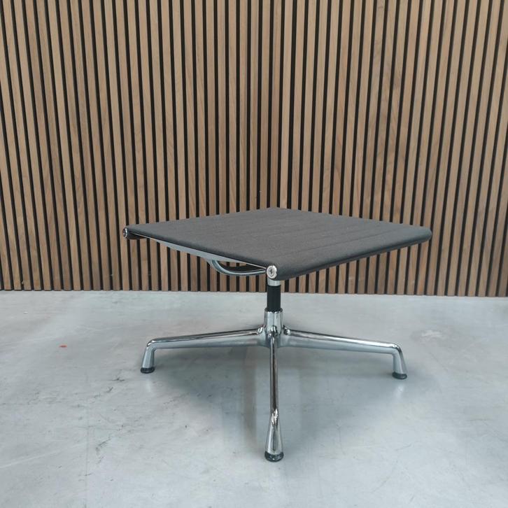 Vitra Eames Office ottoman EA 125, Antiek en Kunst, Antiek | Meubels | Stoelen en Banken, Ophalen of Verzenden