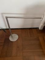 Moderne zilverkleurige buro - of vloer lamp, Ophalen of Verzenden, Zo goed als nieuw, Metaal, 50 tot 75 cm