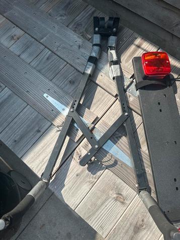 Fietsendrager trekhaakbal en kentekenplaat houder beschikbaar voor biedingen