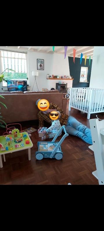 Box, wit, 1x1m, incl. mooie nauwelijks gebruikte boxkleden. beschikbaar voor biedingen