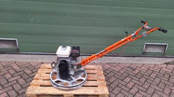 Beton vlinder-machine / vlakspaan / vloervlinder trilbalk beschikbaar voor biedingen