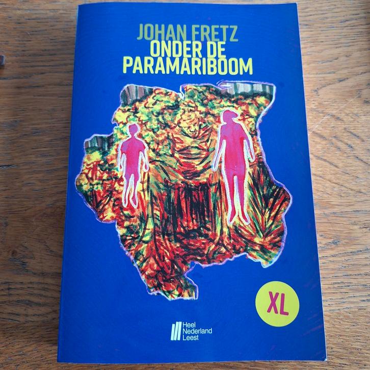 Onder de Paramariboom Johan Fretz Heel Nederland leest 2025, Boeken, Romans, Nieuw, Nederland, Ophalen of Verzenden