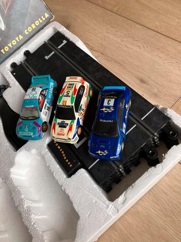 Scalextric >  3 felle auto’s auto's vernieuwde achterbanden beschikbaar voor biedingen