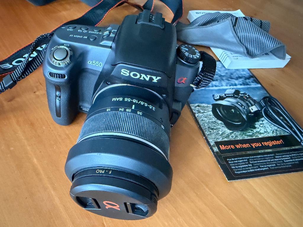 SONY ALPHA A550L met alle toebehoren en tas, nooit gebruikt, Spiegelreflex, Nieuw, Ophalen of Verzenden, 15 Megapixel