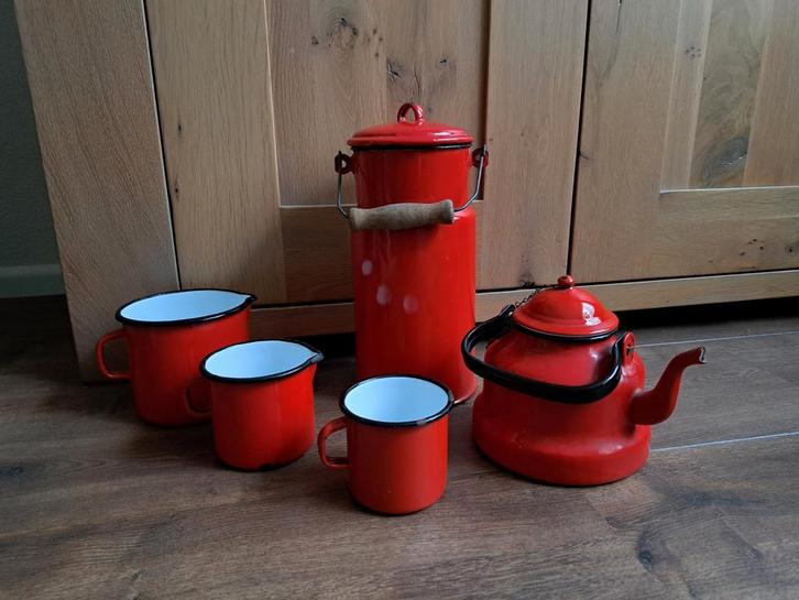 Rood emaille melkbus koffiekan maatbeker mok prijs pstuk, Antiek en Kunst, Antiek | Emaille, Ophalen of Verzenden
