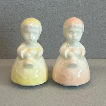 Set van 2 Goebel beeldjes – meisje met jurk – W. Germany  beschikbaar voor biedingen