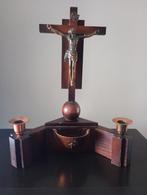 Antieke altaar met kruisbeeld en kandelaars, Ophalen of Verzenden