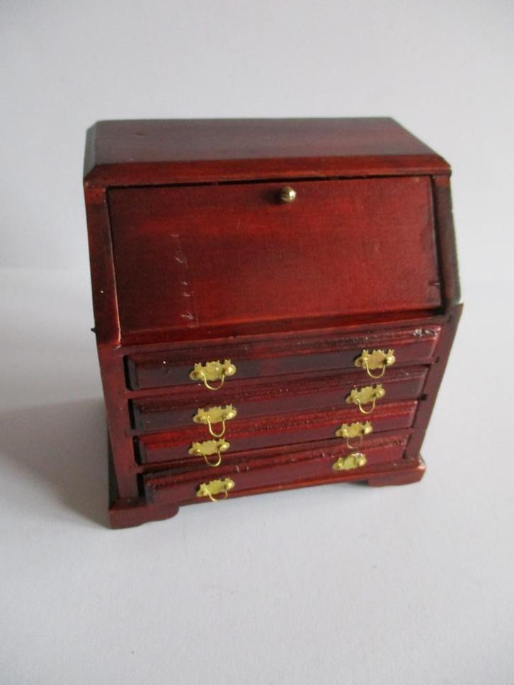 poppenhuis bureau zit beschadiging op de klep zie foto, Verzamelen, Poppenhuizen en Toebehoren, Gebruikt, Decoratie, Ophalen of Verzenden