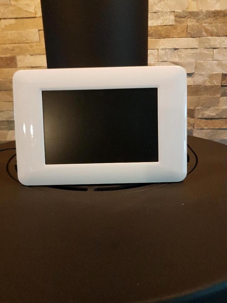 Q-MEDIA QSRT-701-W digitale fotolijst, Audio, Tv en Foto, Fotografie | Digitale fotolijsten, Zo goed als nieuw, Ophalen of Verzenden