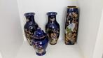 Vazen set uit Japan. Kobalt blauw met motief. Ter decoratie, Antiek en Kunst, Antiek | Vazen, Ophalen of Verzenden