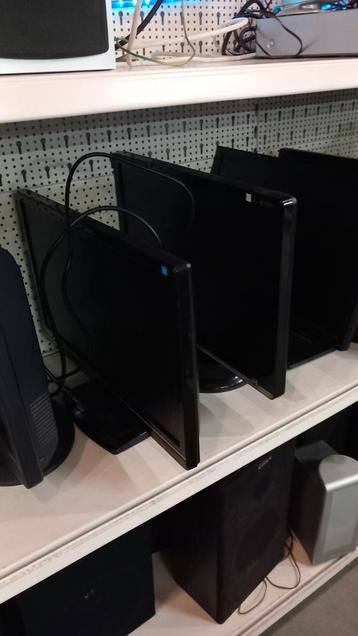 Computer Monitoren - VGA - Superlage Prijs! beschikbaar voor biedingen