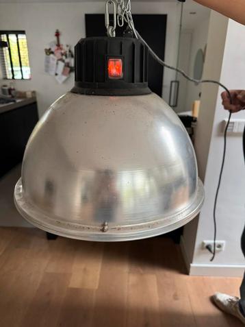 Terrasverwarmer warmtelamp beschikbaar voor biedingen