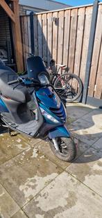 Zip piaggio, Fietsen en Brommers, Ophalen, Maximaal 45 km/u, Zip, Zo goed als nieuw