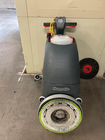 NUMATIC TGB 3045  GRAPHITE SCHROBZUIGMACHINE SCHROBMACHINE beschikbaar voor biedingen