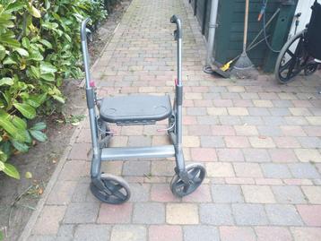 Een rollator met handicap mist 1 handvat is te bestellenTEAB beschikbaar voor biedingen