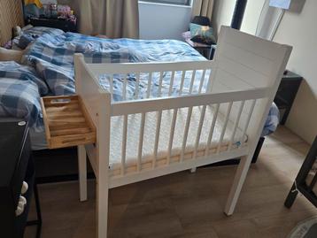 Wiegje incl. nieuw matras beschikbaar voor biedingen