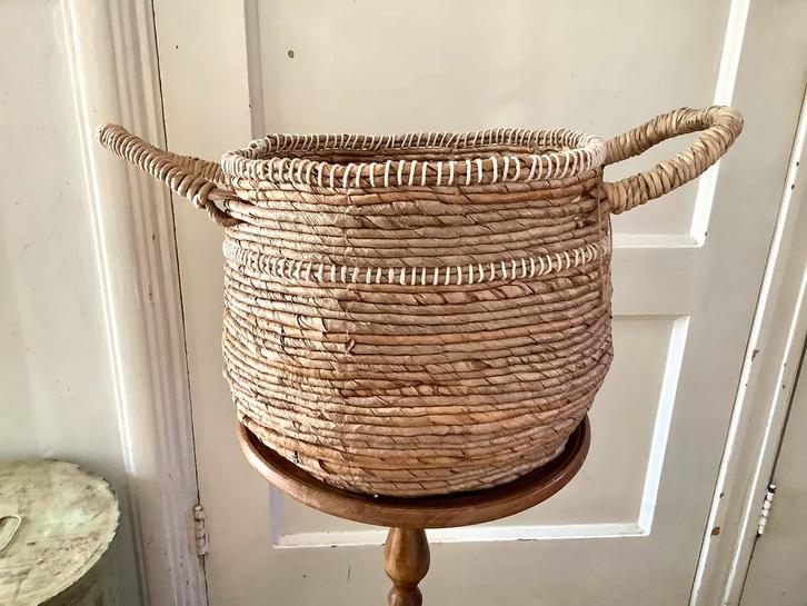 Rieten Mand met Oren - Opbergen & Decoratie, landelijk, Huis en Inrichting, Woonaccessoires | Schalen en Manden, Zo goed als nieuw