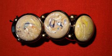 Nieuw: brede armband beige + kleurtjes goud-kleur elastisch beschikbaar voor biedingen