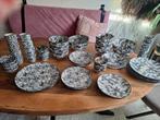 Servies gemengd dieren bladen ,stipjes, Ophalen of Verzenden, Porselein, Overige stijlen, Bord(en)