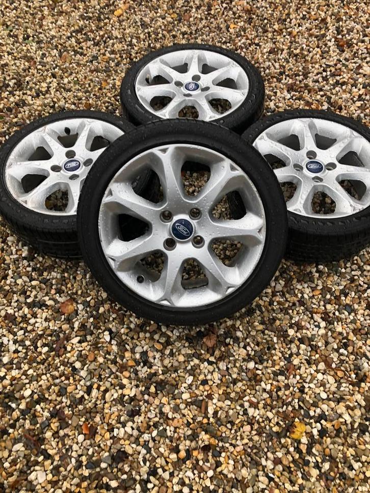 Ford fiesta 16 inch velgen met banden, Auto diversen, Wieldoppen, Gebruikt, Ophalen