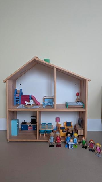Leuk Poppenhuis met Meubels en Poppetjes beschikbaar voor biedingen