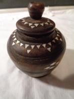 12 cm hoog houten pot met parelmoer stukjes, Ophalen of Verzenden, Zo goed als nieuw